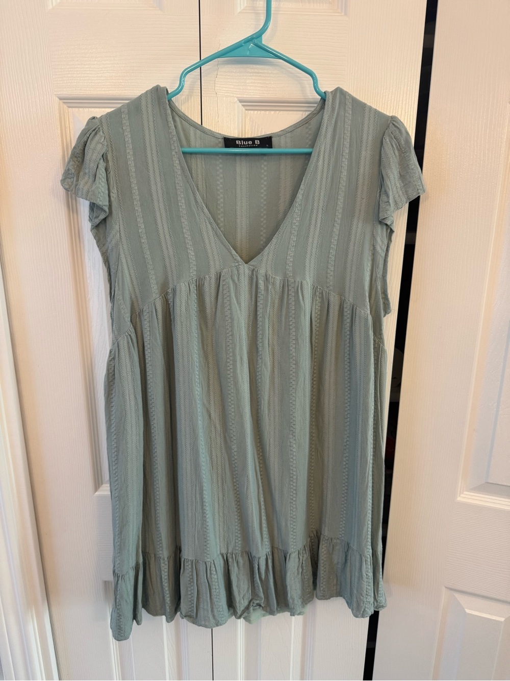 Sage Green V-Neck Short Sleeve Dress